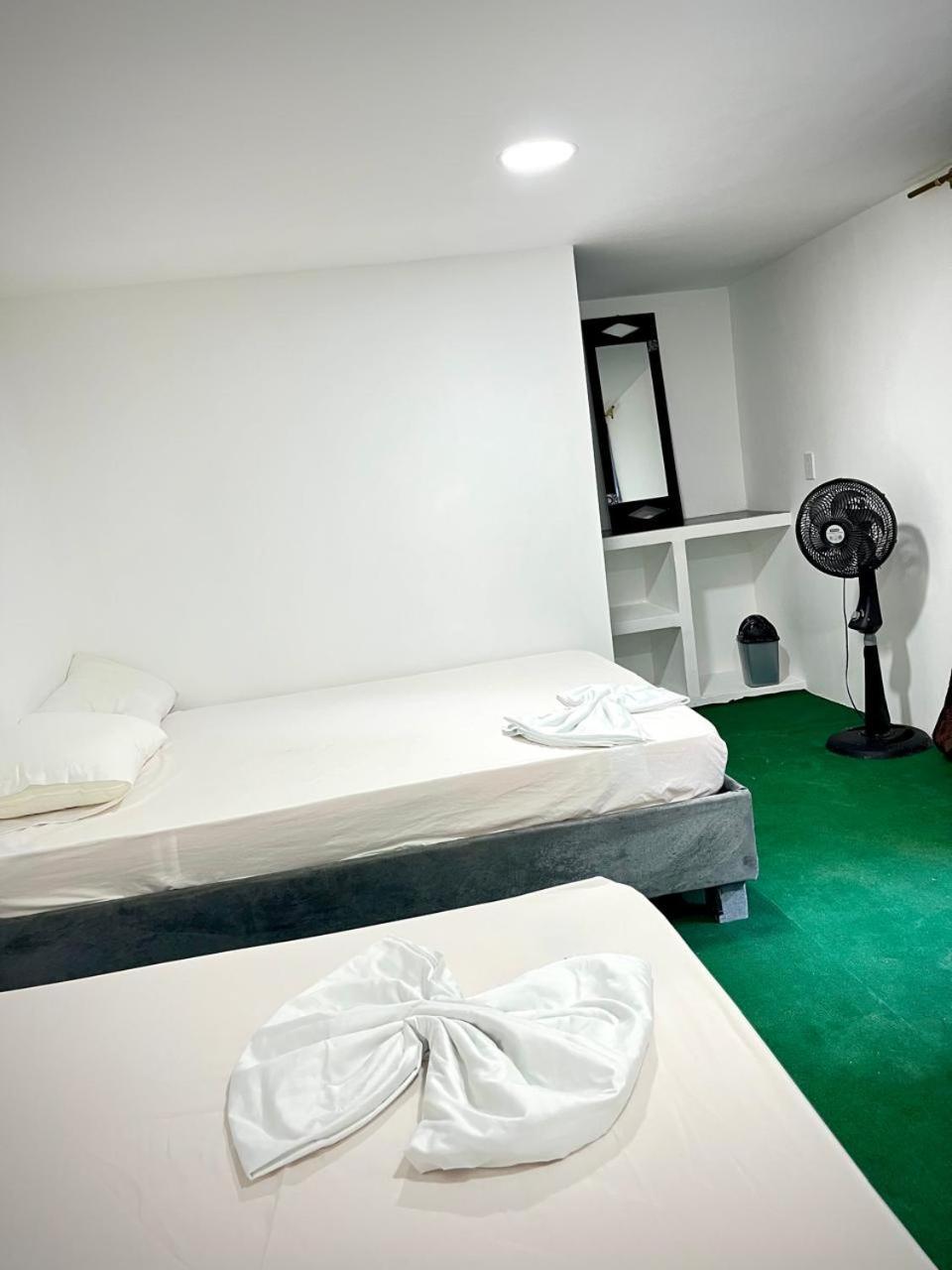 Hotel Mandala Beach Club Pendales Esterno foto