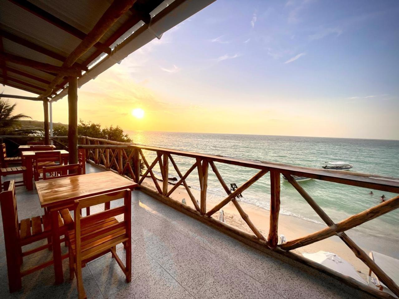 Hotel Mandala Beach Club Pendales Esterno foto